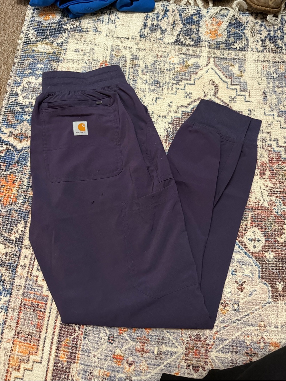 Women’s Carhartt jogger scrubs